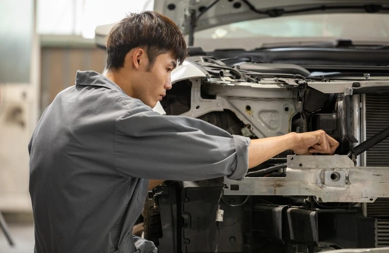 先進車両のバンパー交換にはスキャンが必要なのはなぜ？